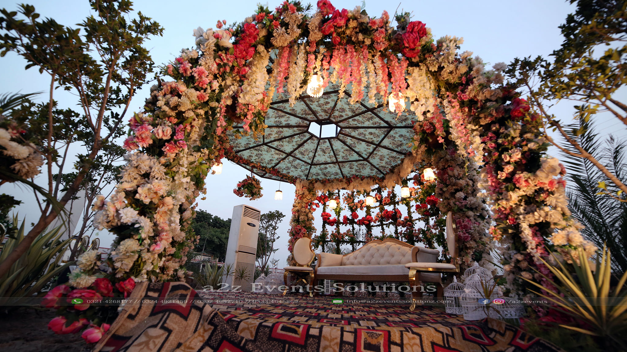 floral stage, wedding designers