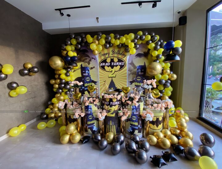 thematic balloons decor, birthday table decorations